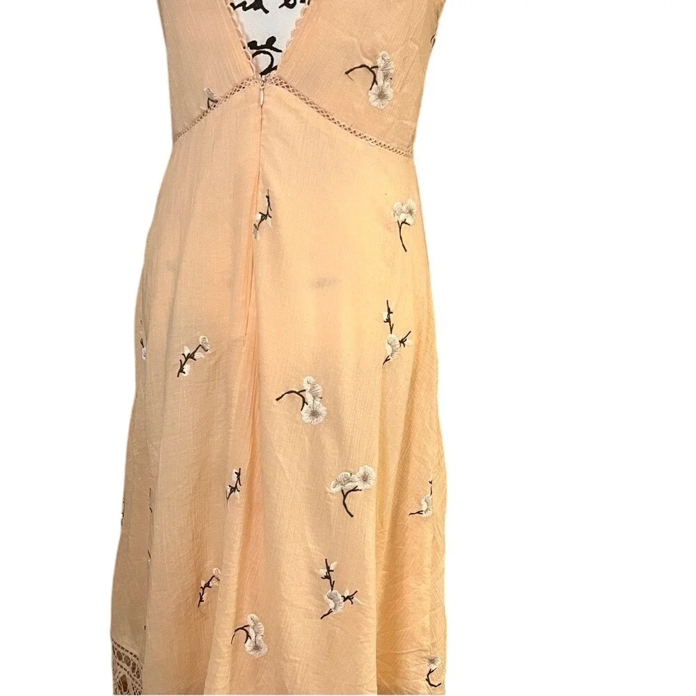 BB Dakota‎ Haleigh Peach Low Neck and Back Embroidered Midi Dress Women's Size 6